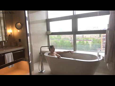 ❤️ Valtava babe runkkaa intohimoisesti pilluaan kylpyhuoneessa ️❌ Pornovideo at us ﹏