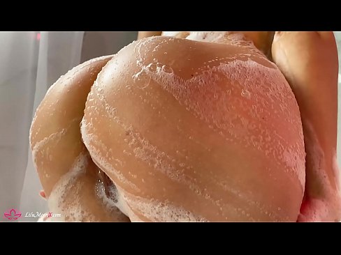❤️ Brunette masturboi pillua vibraattorilla intensiiviseen orgasmiin suihkussa ️❌ Pornovideo at us ﹏